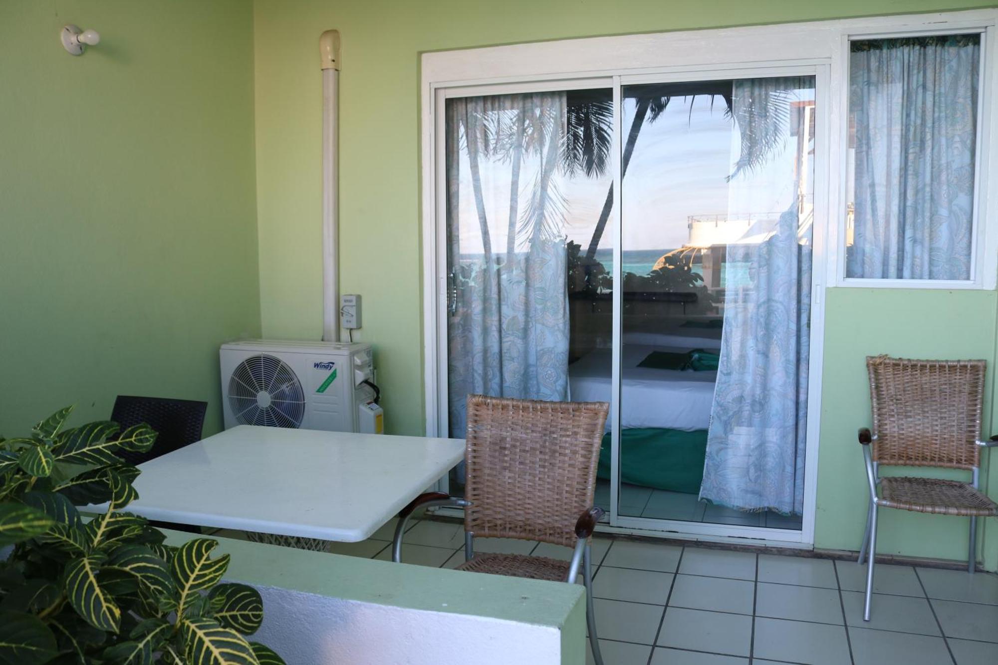 Ocean Palms Hotel Ocho Rios Exterior photo