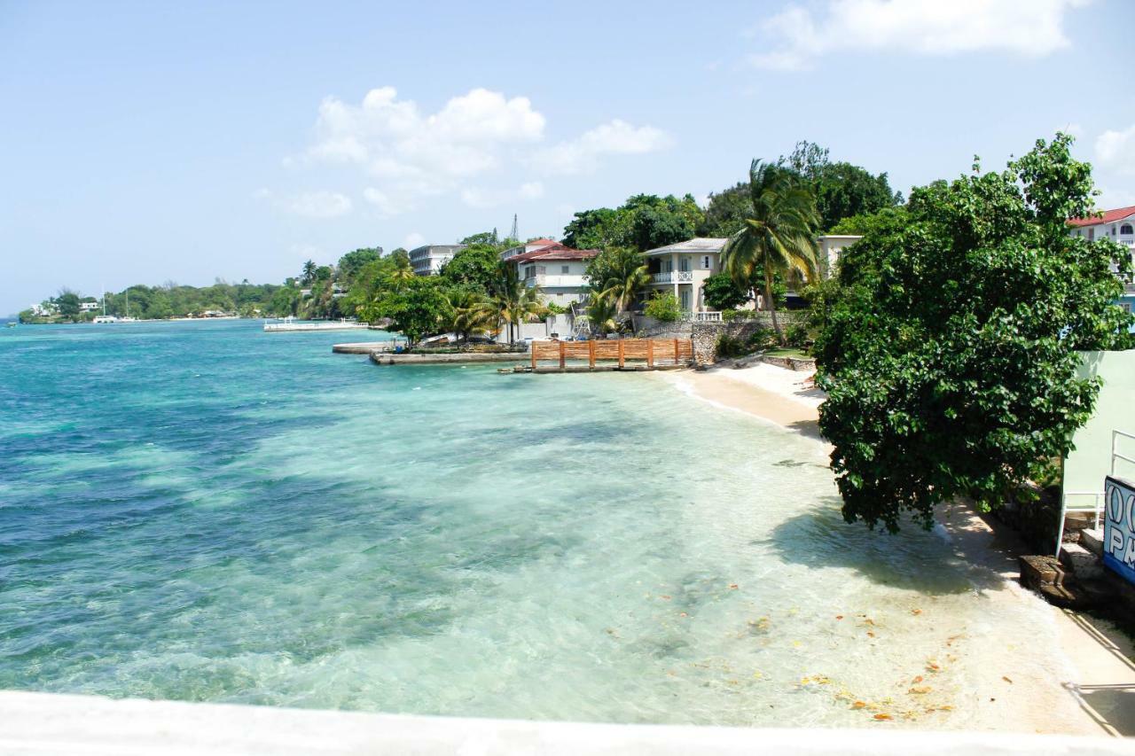 Ocean Palms Hotel Ocho Rios Exterior photo